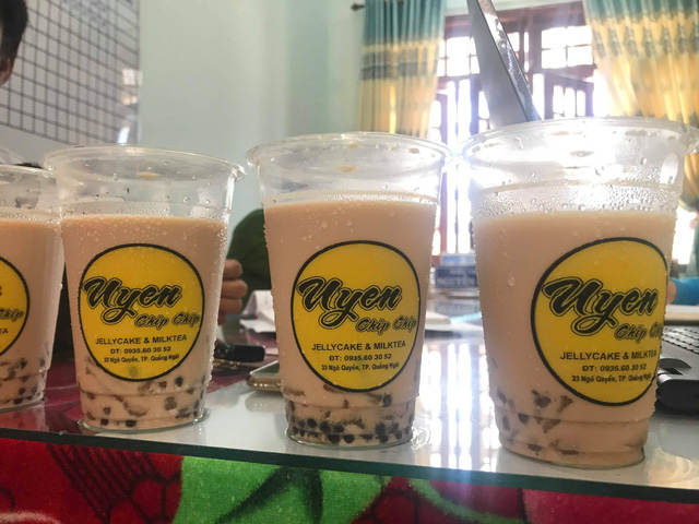 The milk tea was bought from a local shop named ‘Uyen Chip Chip.’ Photo: Tuoi Tre