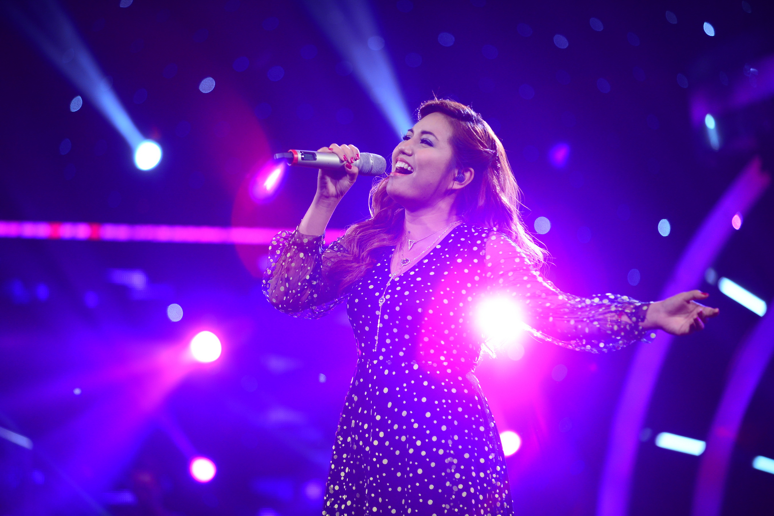 Janice Phuong performs on stage at Vietnam Idol 2016. Photo: Tuoi Tre