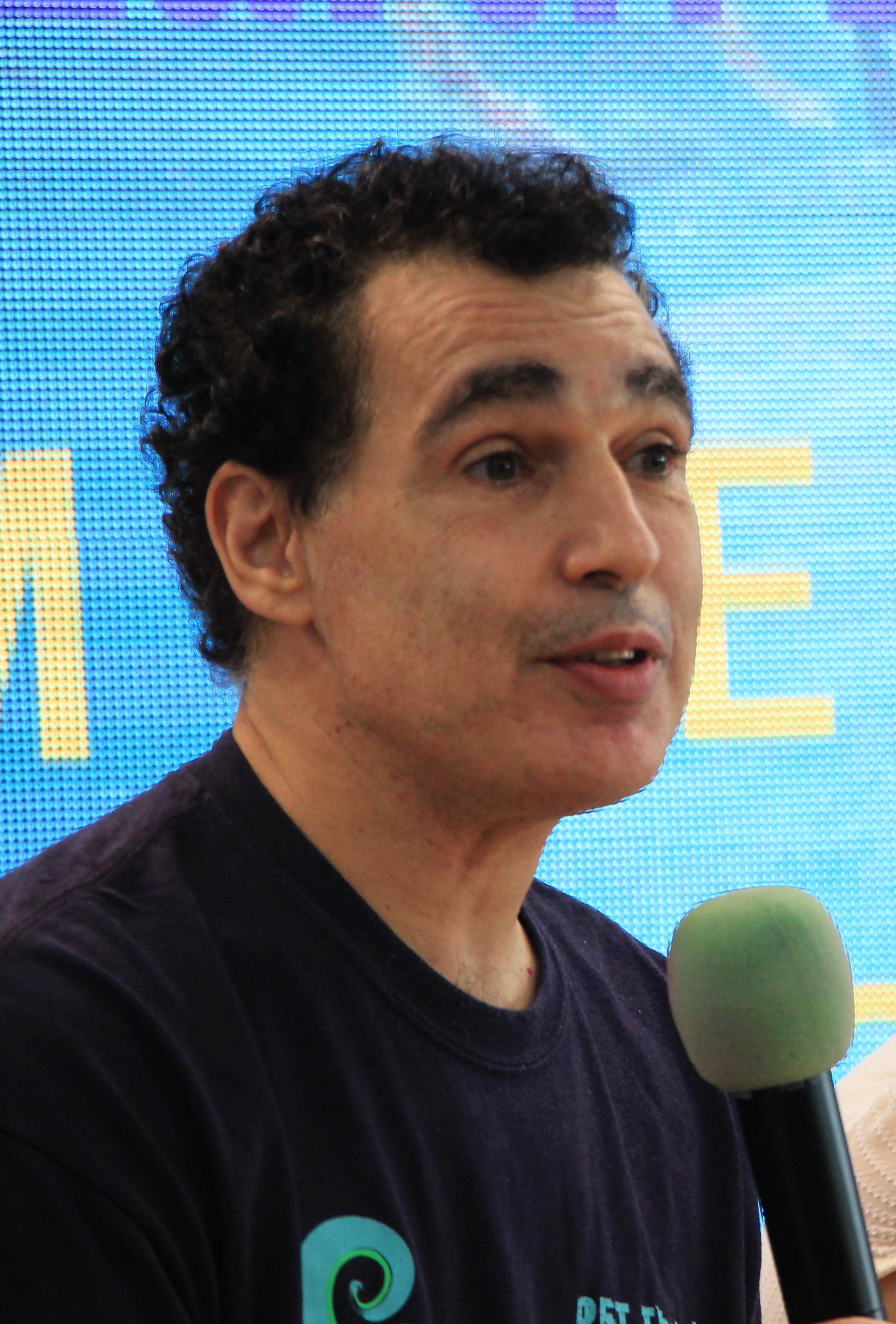David Saiia, co-founder and CEO of Reuse Everything Institute, Inc (REII) speaks at an Earth Day event in Ho Chi Minh City on April 19, 2018. Photo: Dong Nguyen/Tuoi Tre News