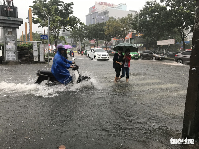 Inundation at the intersection of Hau Giang and Dong Nai Streets