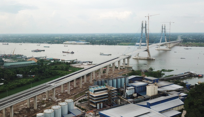 The under-construction Vam Cong Bridge. Photo: Tuoi Tre