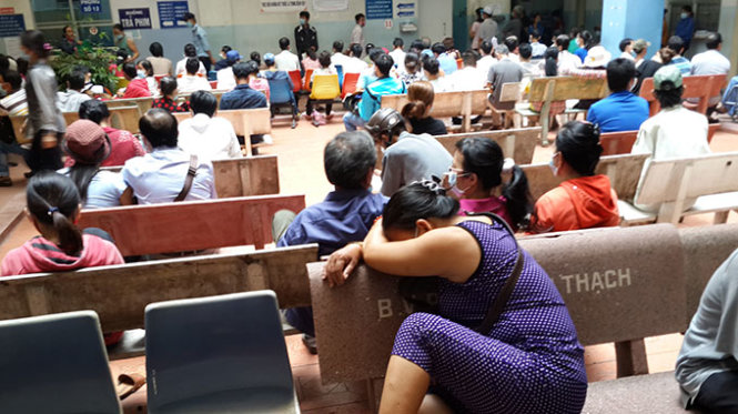 Patients wait for their turn at a hospital in Ho Chi Minh City. Photo: Tuoi Tre