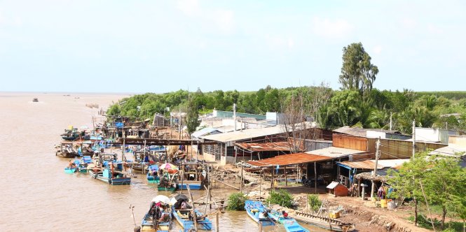 Boats and riverine houses are seen in Vietnam’s Mekong Delta. Photo: Tuoi Tre