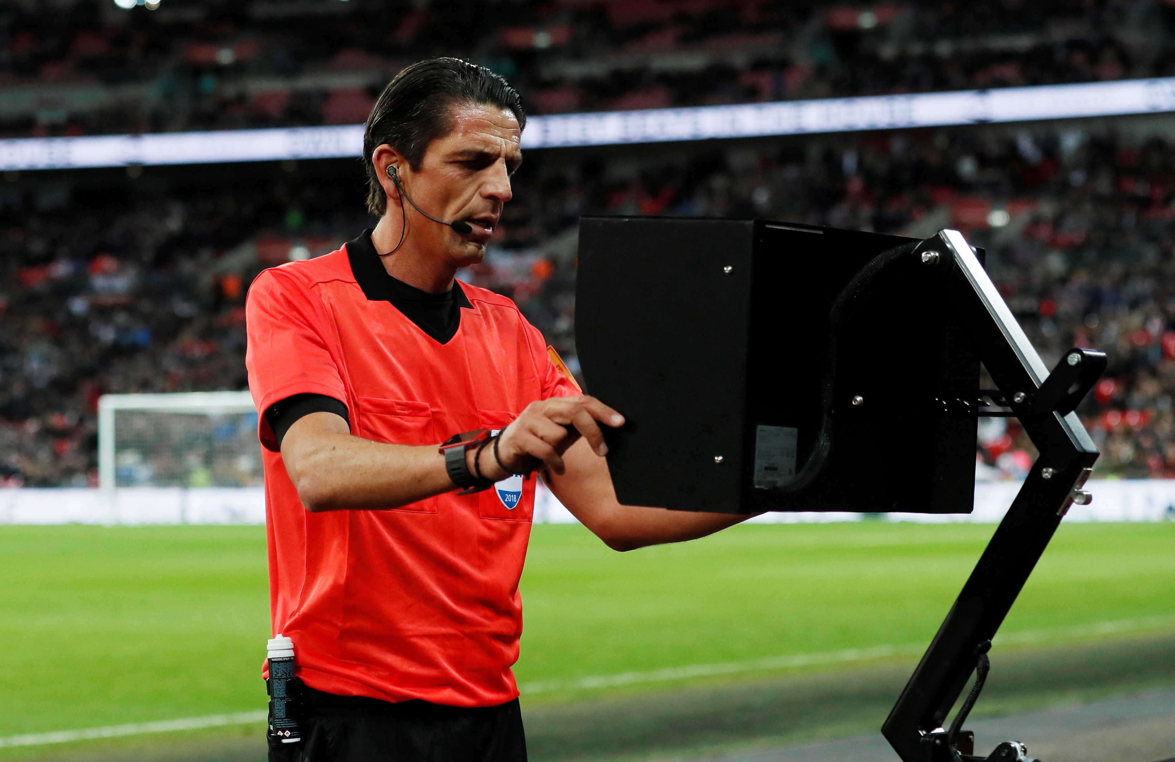Referee Deniz Aytekin consults with VAR before awarding a penalty. Photo: David Klein/Reuters