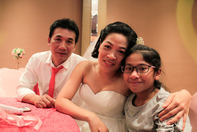 A happy family during the wedding ceremony. Photo: Tuoi Tre