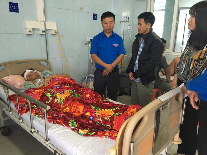 Sang being treated at the hospital in Lai Chau Province. Photo: Tuoi Tre
