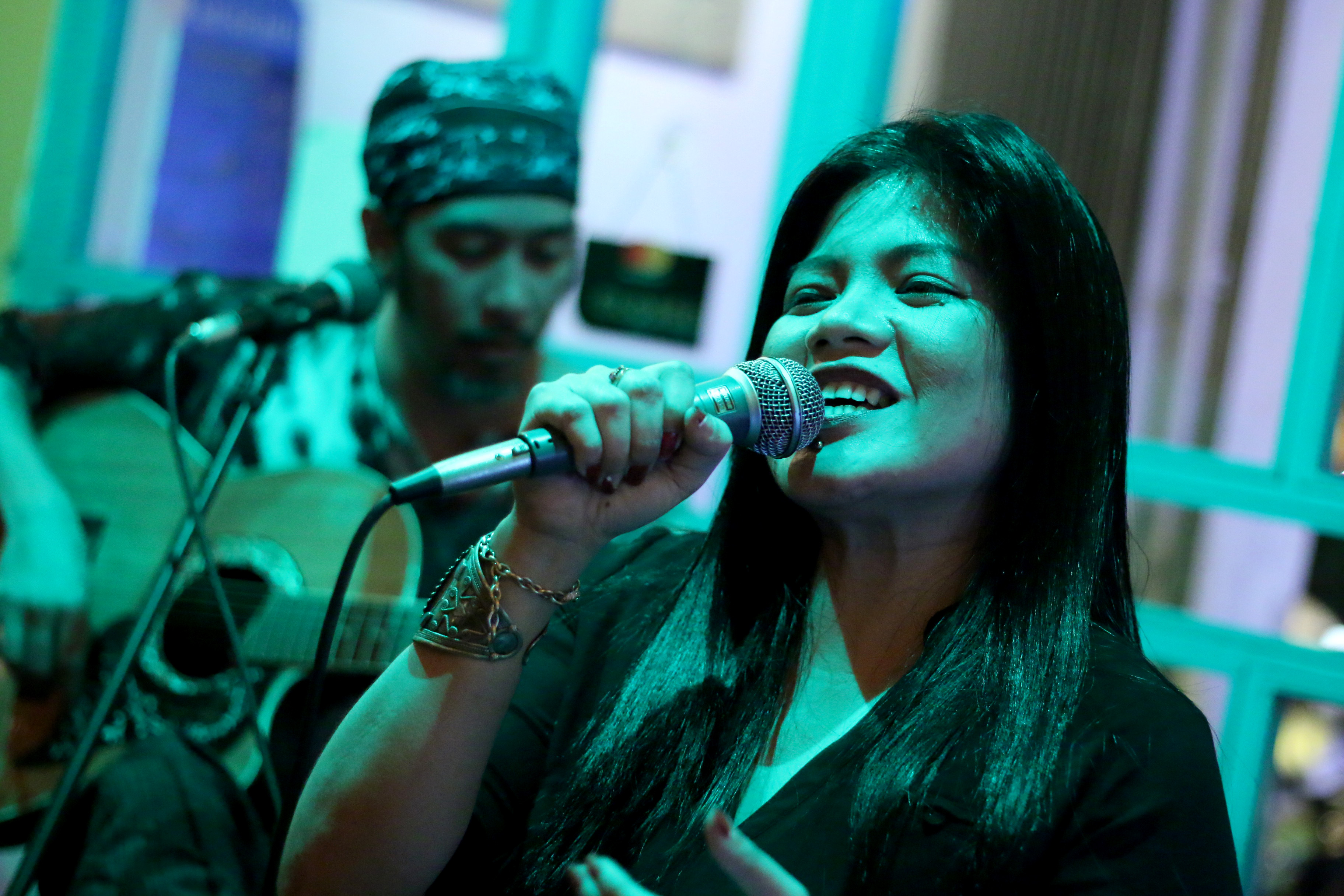 Amor Garcia is seen performing at a bar in Ho Chi Minh City's District 1. Photo: Tuoi Tre