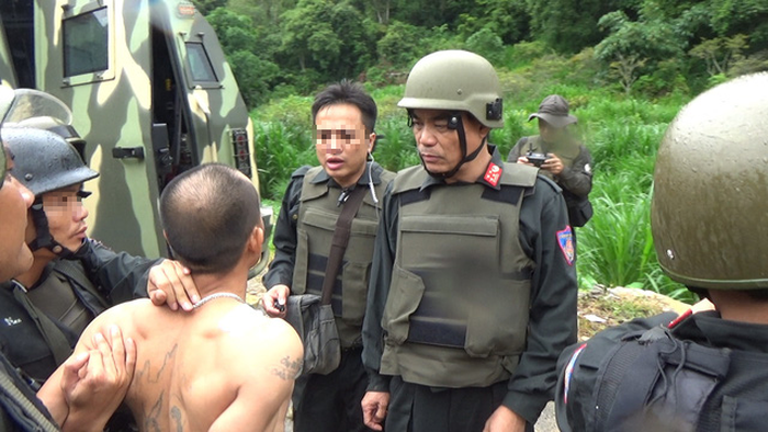 A member of the drug ring is apprehended in Long Luong Commune, Son La Province. Photo: police