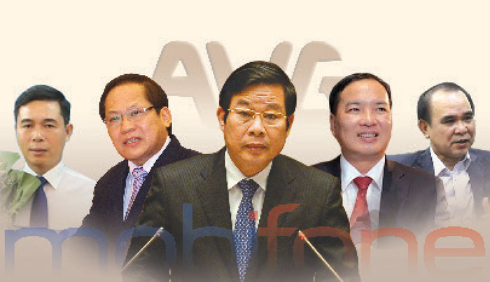 Minister of Information and Communications Truong Minh Tuan (second left), his predecessor Nguyen Bac Son (third left), and Le Nam Tra, former chairman of Mobifone