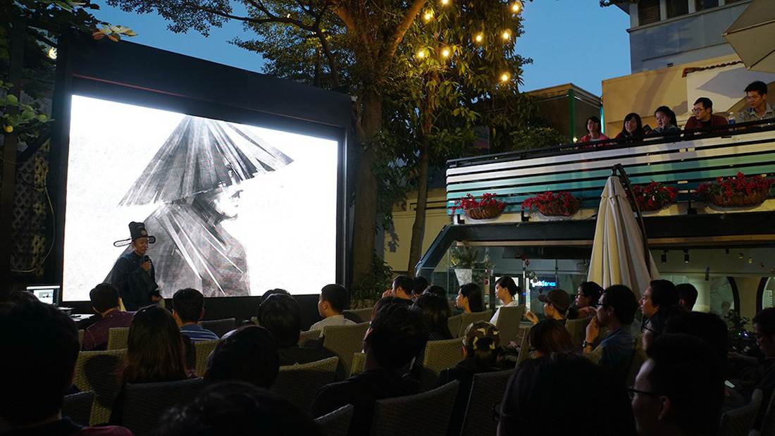 The screening of ‘Viet su kieu hung’ takes place in Ho Chi Minh City. Photo: Tuoi Tre