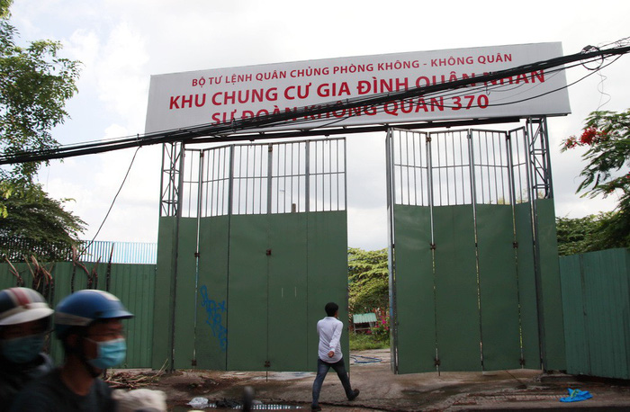 The entrance to the construction site of the project. Photo: Tuoi Tre