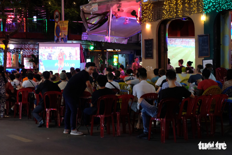 People watch a 2018 FIFA World Cup match in Ho Chi Minh City, Vietnam, June 29, 2018. Photo: Tuoi Tre