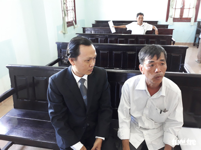 Nguyen Thien Tri sits by his lawyer in a courtroom in Can Tho City, Vietnam, July 3, 2018. Photo: Tuoi Tre