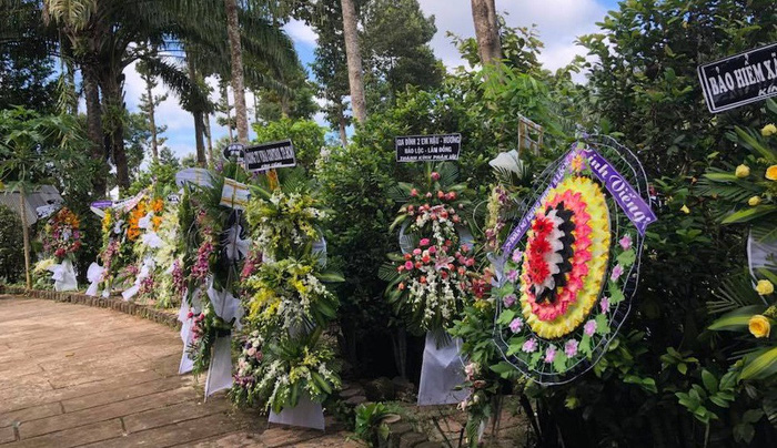 Wreaths stand at Pham Thi My Le’s funeral in Binh Phuoc Province, Vietnam. Photo: Tuoi Tre