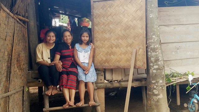 Kan Linh’s biggest concern is her preteen “sons and daughters”, but she vows to get them to school by any means.