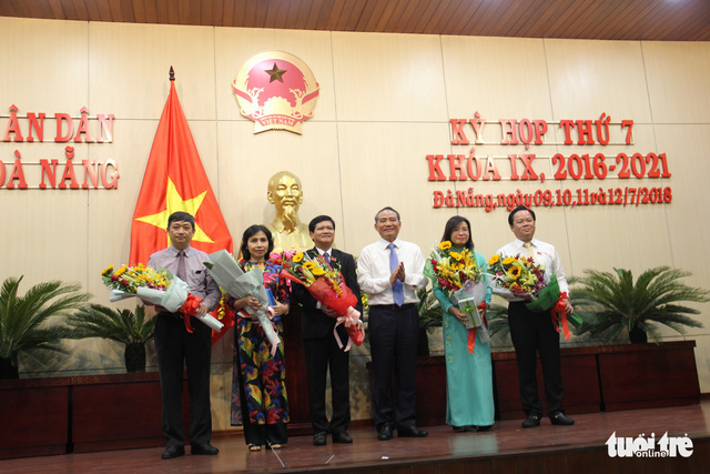 New officials are introduced at the meeting on July 9, 2018. Photo: Tuoi Tre