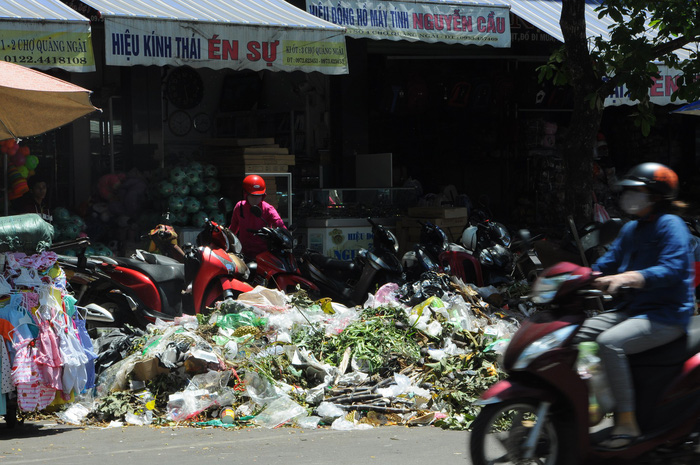 A pile of trash at a market in Quang Ngai City. Photo: Tuoi Tre