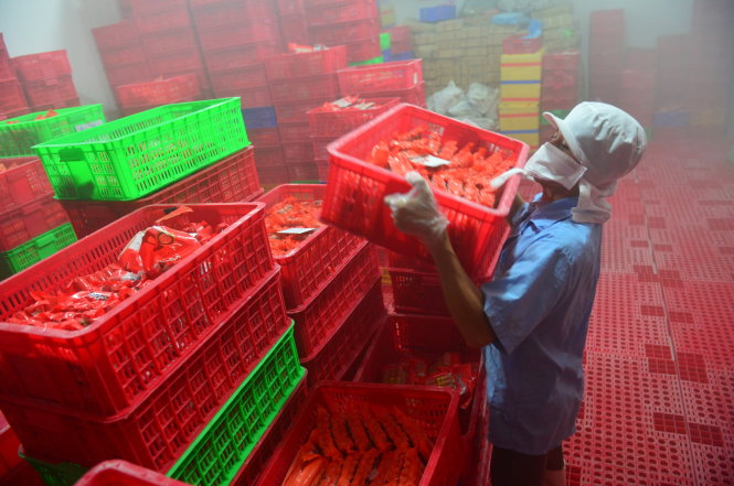 A worker stocks unsold sausages at a Vietfoods warehouse in 2016 after rumors spread that the food contained a cancer-causing substance. Photo: Tuoi Tre