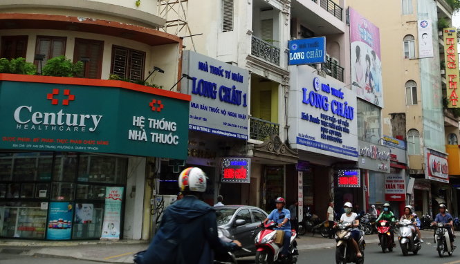 A series of drug stores operate on Hai Ba Trung Street in Ho Chi Minh City. Photo: Tuoi Tre