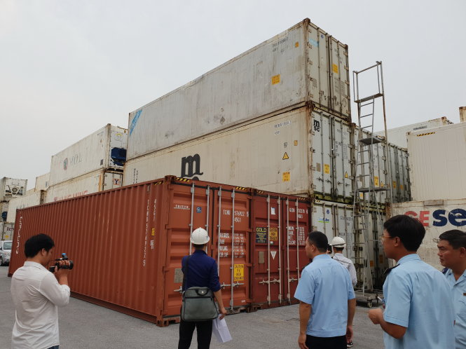 Customs officers inspect an unclaimed container of scraps at the IDC Nam Hai seaport in Hai Phong Province in northern Vietnam. Photo: Tuoi Tre