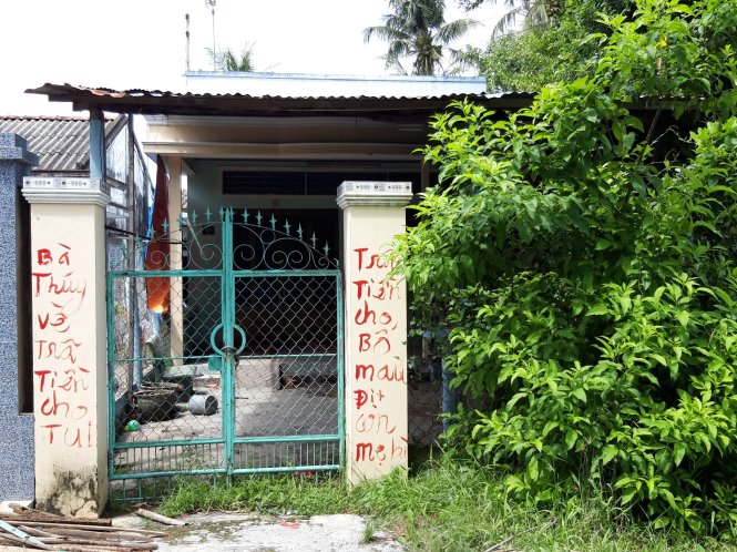 A house with its gate sabotaged by debt collectors is seen in Can Tho, southern Vietnam. Photo: Tuoi Tre