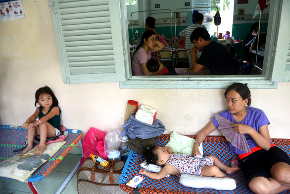 Patients and family members rest in a hallway at the overcrowded Children’s Hospital 2 in Ho Chi Minh City. Photo: Tuoi Tre