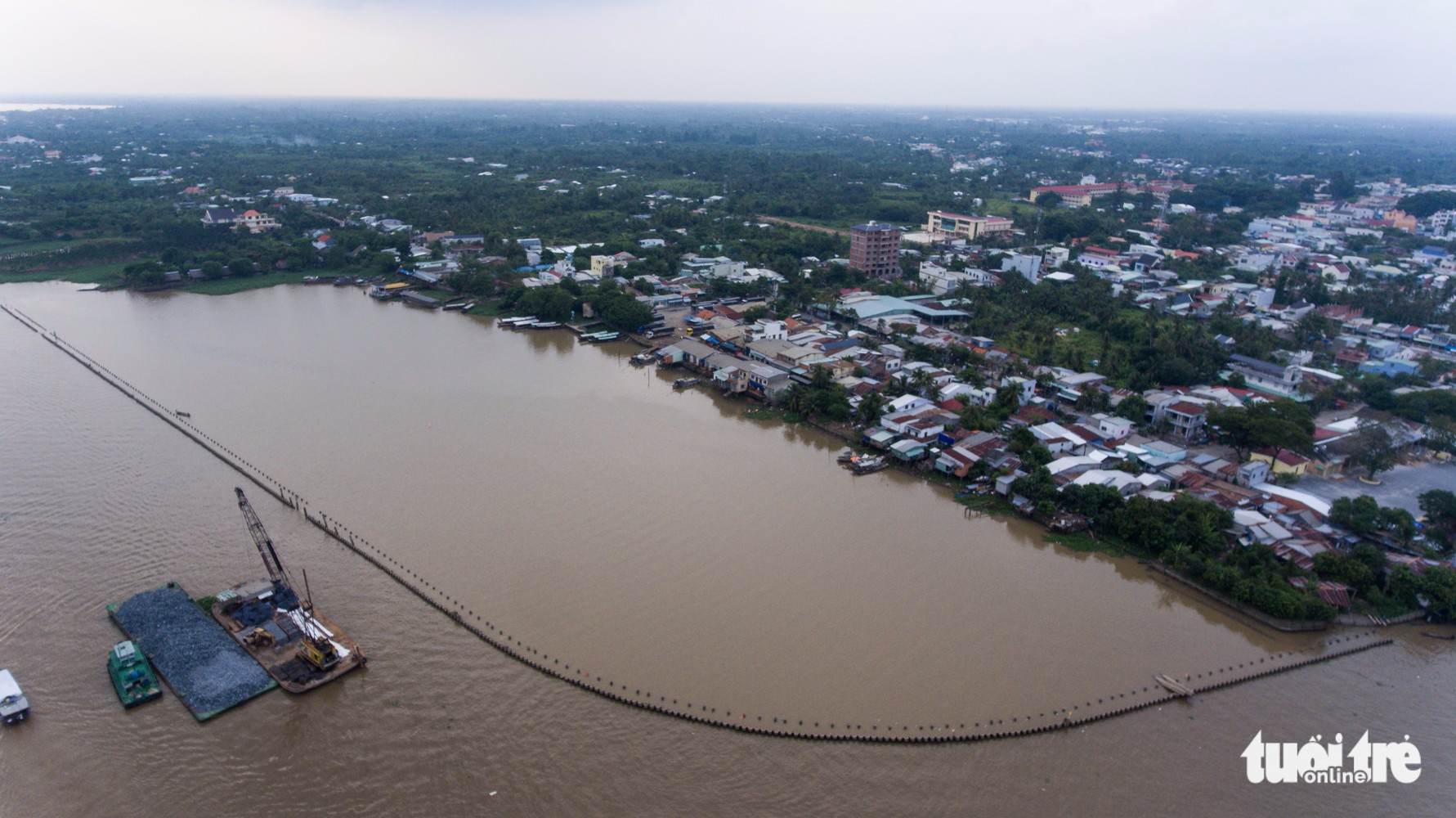 ​Fruit park project encroaches on river, poses subsidence hazards in southern Vietnam