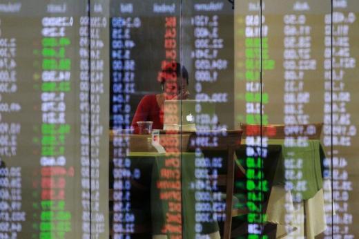 â€‹SE Asia Stocks-Most fall; Vietnam extends fall to third day
