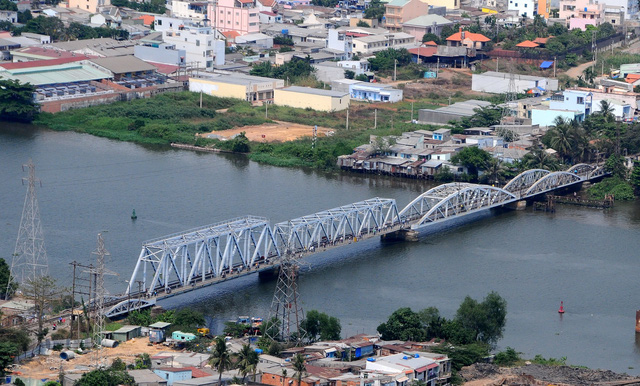 ​Developer to charge toll for boats traveling under railway bridge in Ho Chi Minh City