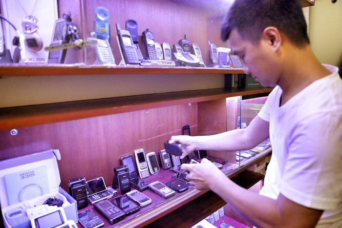 ​‘Vintage’ phones a rising trend among consumers in Ho Chi Minh City