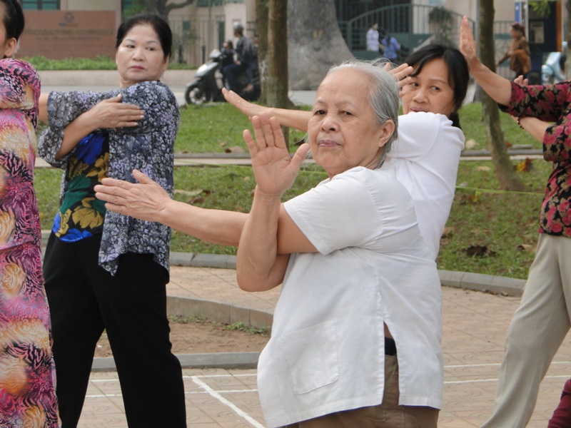 Hanoi grannies dance hiphop