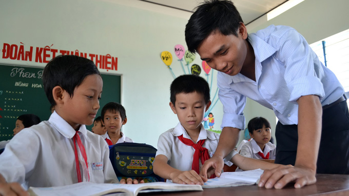 Young Vietnamese volunteer to teach in Truong Sa