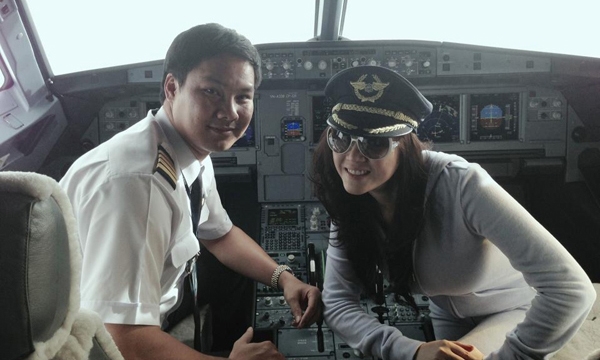Pilots fined for in-flight photos with model