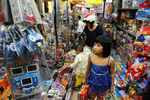 Large Chinese violent toy warehouse busted in HCMC