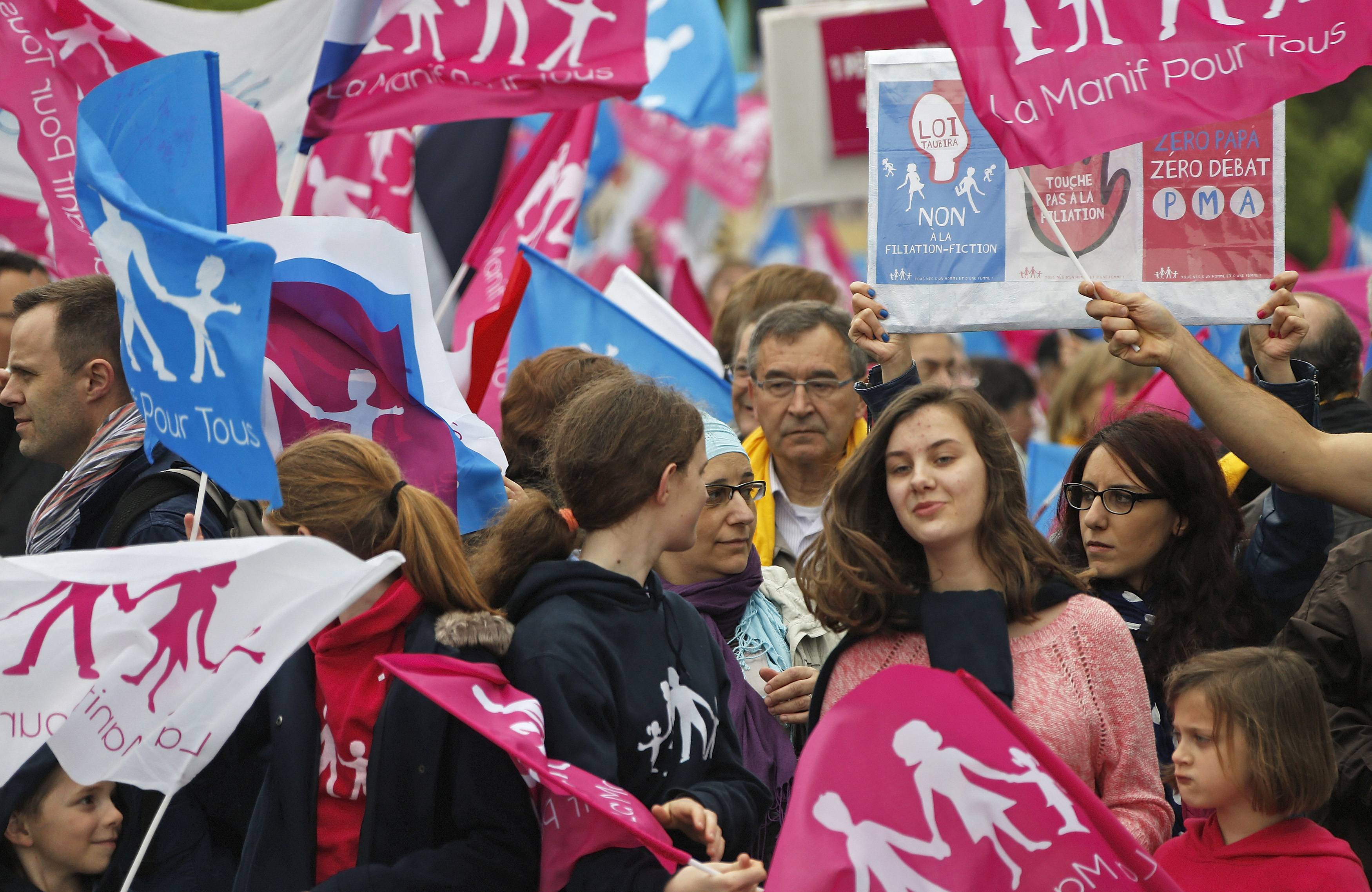 France to sign gay marriage bill into law on Saturday