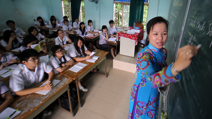 Nguyen Thi Nhan, a teacher at Nam Ky Khoi Nghia High School in District 11, teaches a literature lesson to her 12th graders.