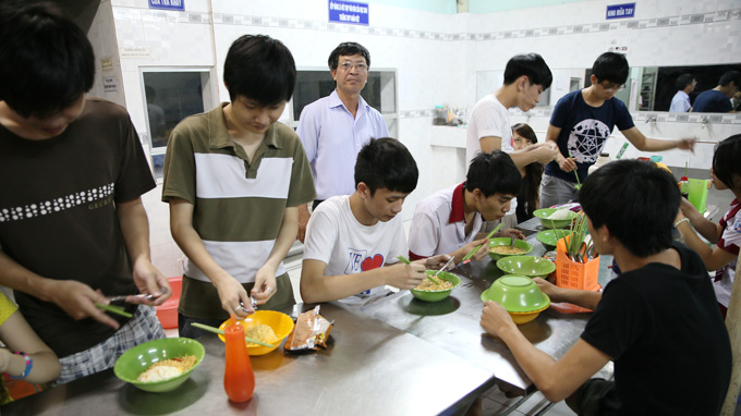 Students having supper at Nhan Viet High School in Tan Phu District before going on with their lesson reviewing.