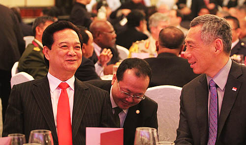 Vietnam, Singapore vow to further promote ties