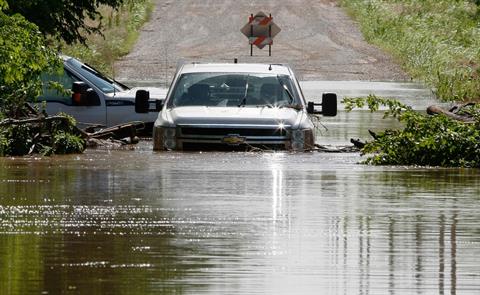 Tornadoes, floods kill 14 in US Midwest