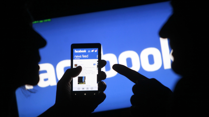 UK regulator investigates Facebook over emotions study