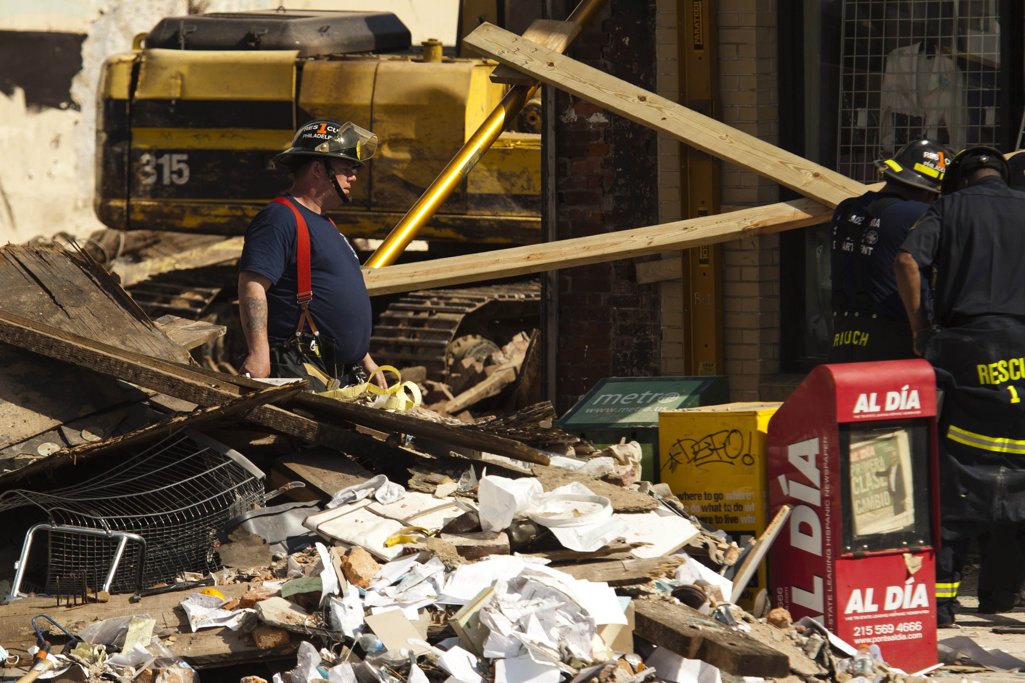 One dead, 13 hurt in US building collapse