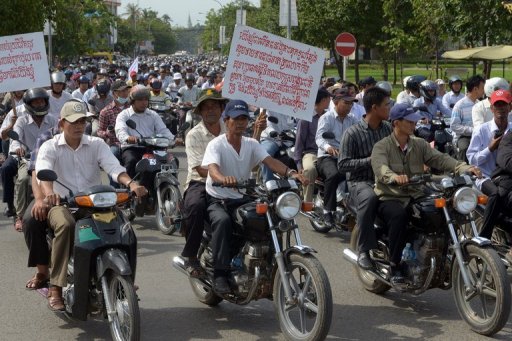 Cambodians hold mass protest over KRouge prison denial