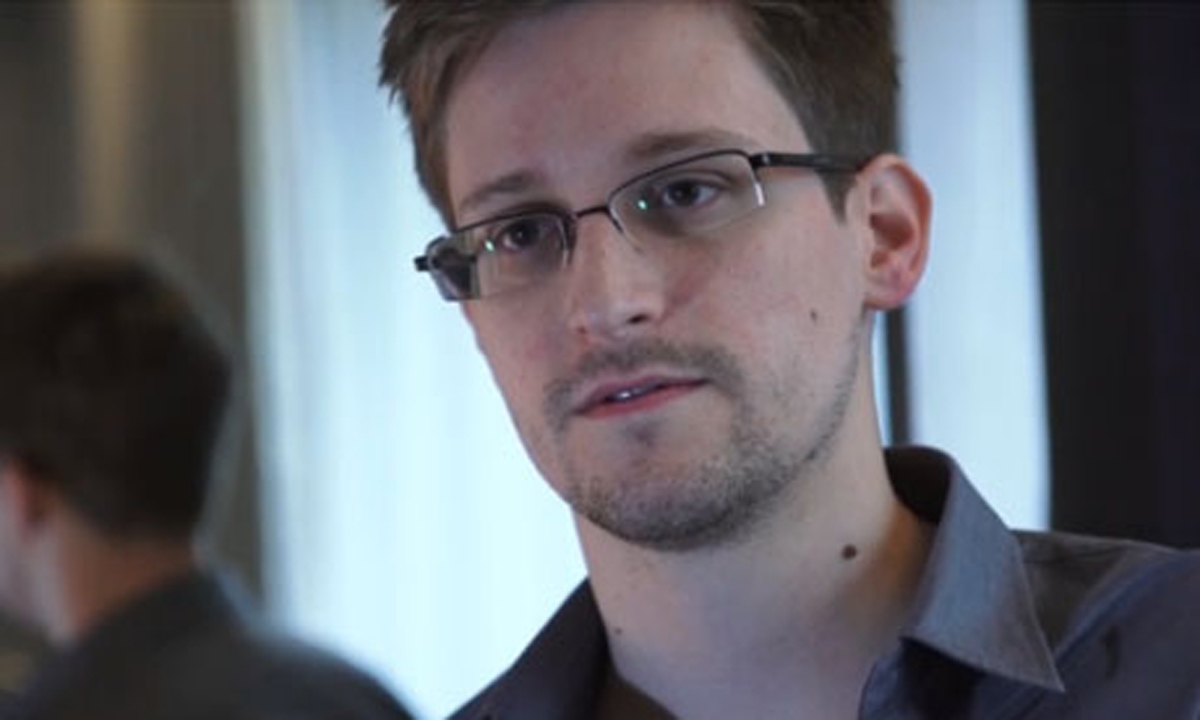 Venezuela says would consider asylum for Snowden
