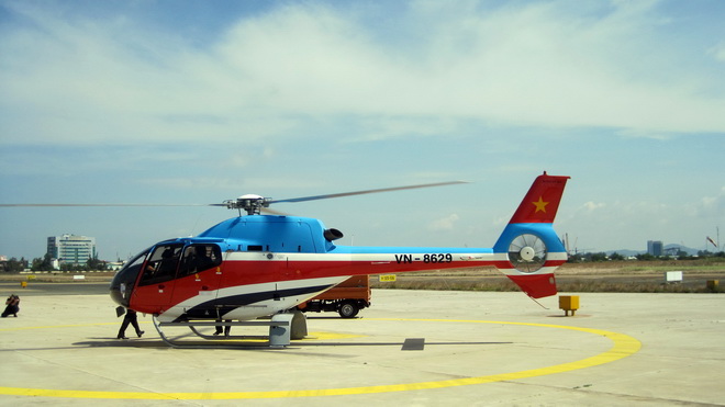 Vietnam mulls launching helicopter tourism