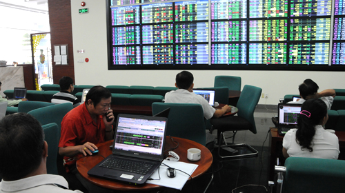 Vietnam index up 0.6 pct by midday, blue chips lead