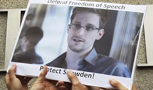 Britain asks airlines to block US NSA leaker Snowden