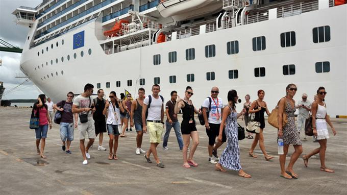 Int’l cruise brings 2,200 visitors to Vietnam