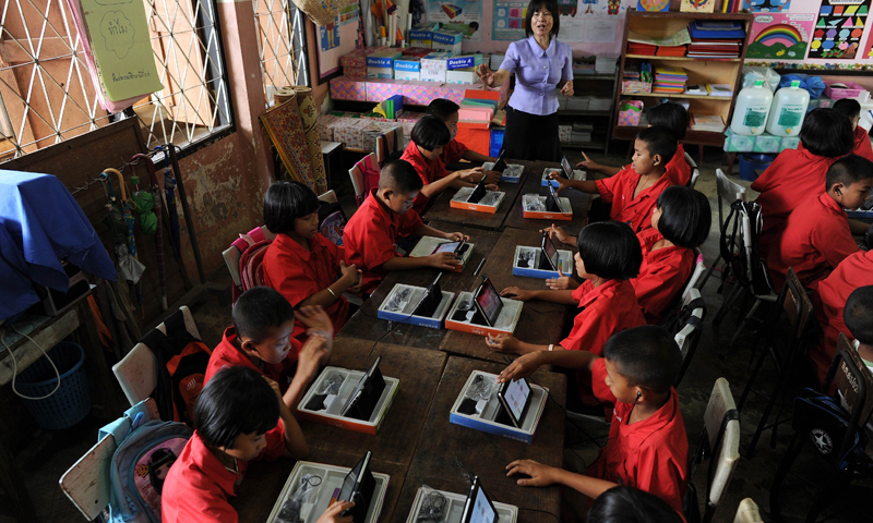Tablets thrust Thai classrooms into digital era