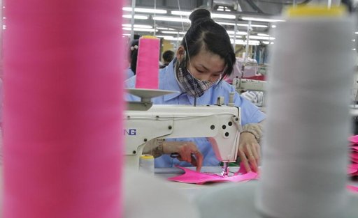 U.S., Vietnam still far apart on clothing in trade talks