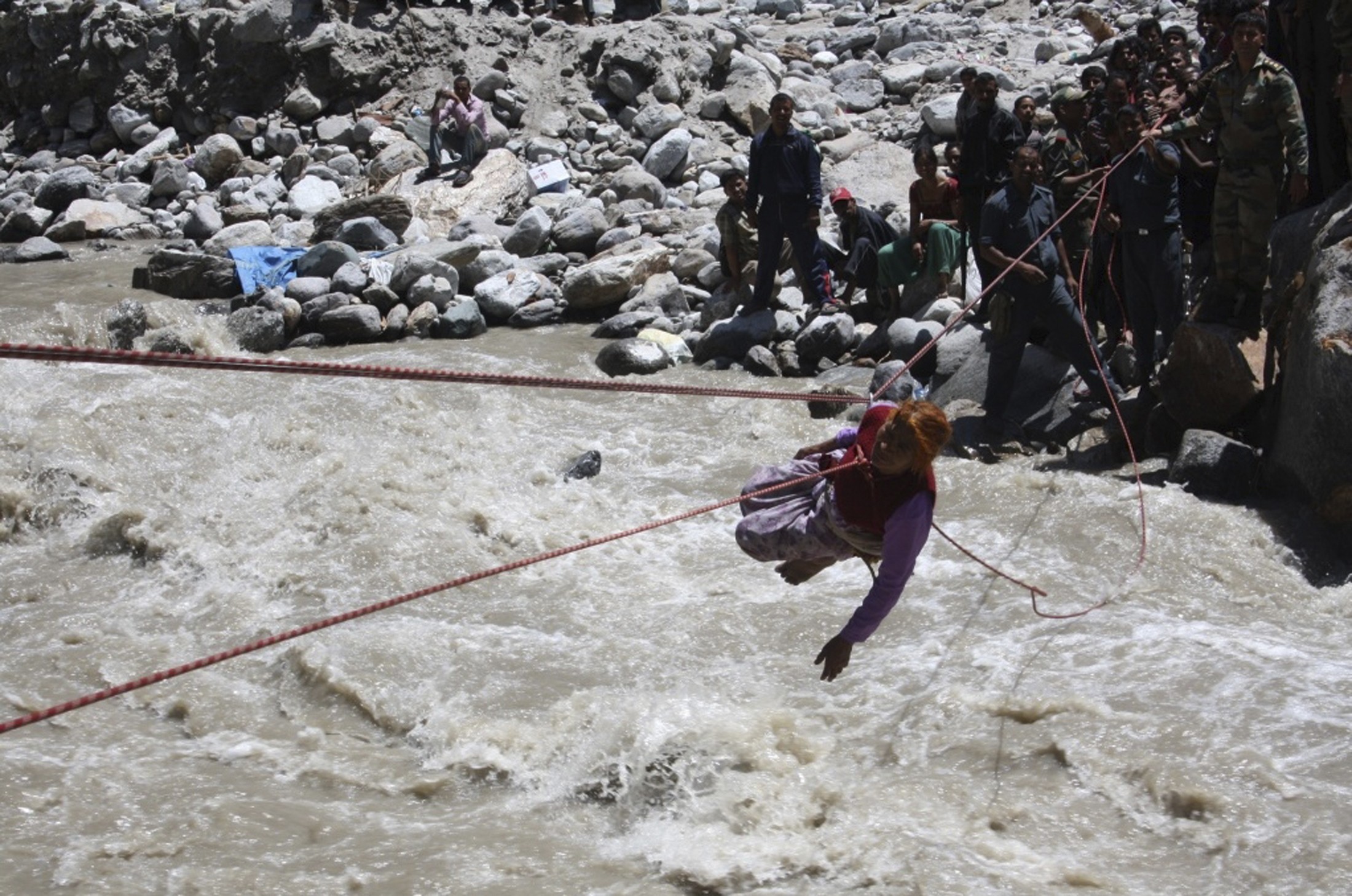 Bad weather hits India flood rescue operations